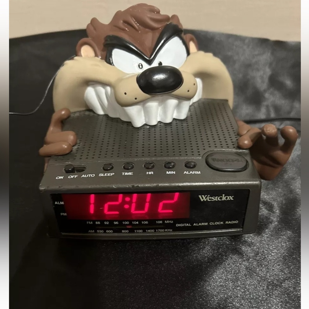 Vintage Warner Bros Taz Tazmanian Devil Westclox Alarm/Radio Clock 1997 RARE HTF